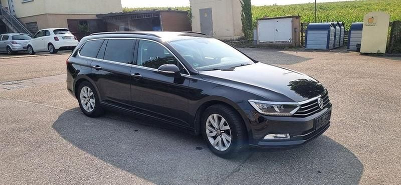 Schwarz Gebraucht 2016 VW Passat Comfortline Limousine | 12.499 € (Superpreis) - Bild 1/4