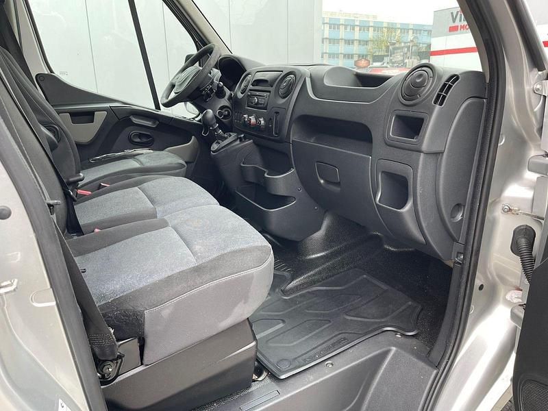 Gebraucht Opel Movano 131 PS (96 kW) 2018 Silber Van / Kleinbus