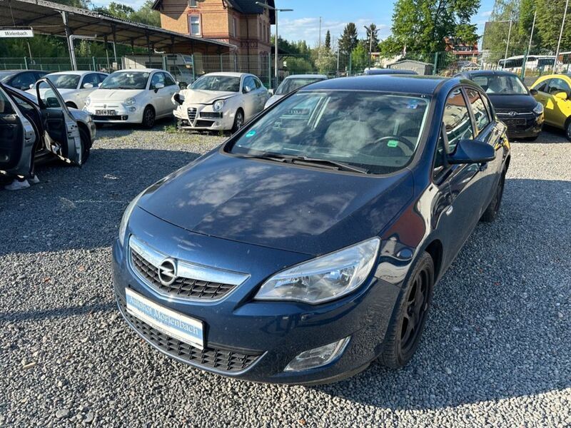 Blau Gebraucht 2011 Opel Astra Design Edition Limousine | 2.499 € (Guter Preis) - Bild 1/4