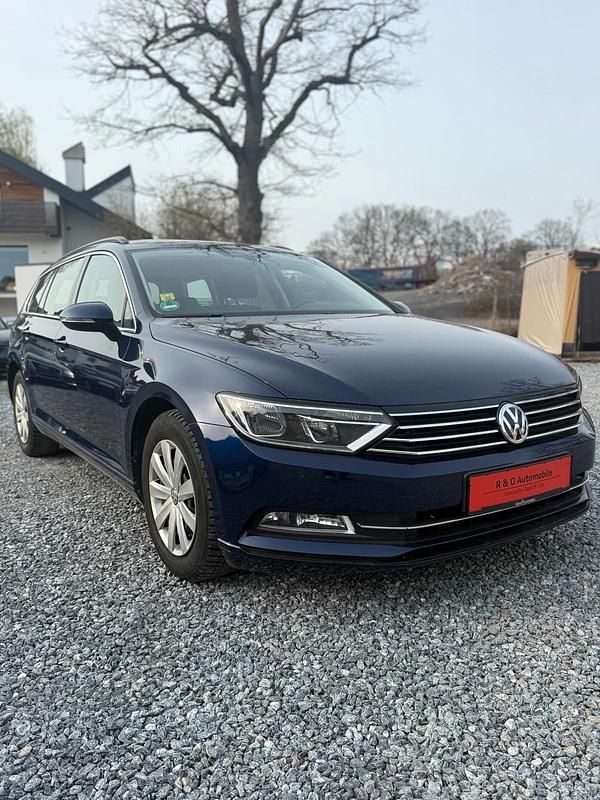 Gebraucht VW Passat 150 PS (110 kW) 2018 Blau Kombi