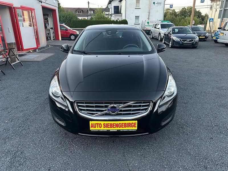 Schwarz Gebraucht 2012 Volvo V60 Basis Kombi | 9.899 € (Etwas zu teuer) - Bild 1/4