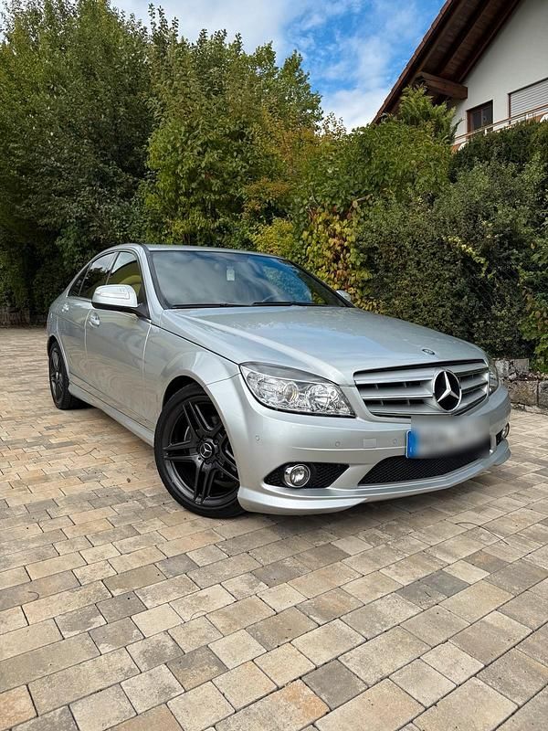 Grau Gebraucht 2008 Mercedes C220 AMG Limousine | 6.900 € (Fairer Preis) - Bild 1/4