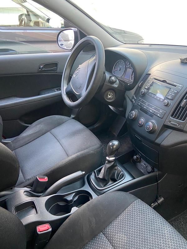 Gebraucht Hyundai i30 99 PS (72 kW) 2012 Schwarz Kleinwagen