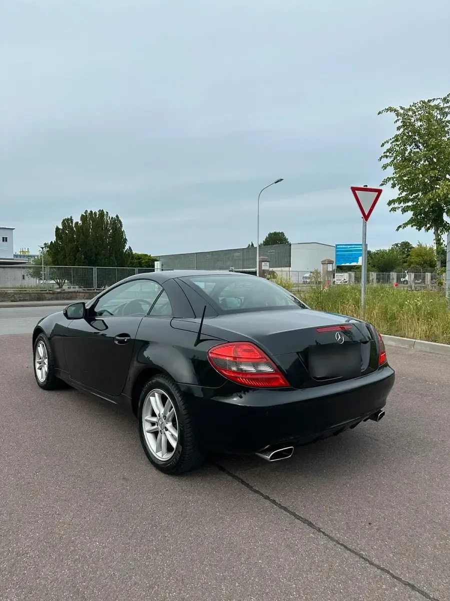 Gebraucht Mercedes SLK200 184 PS (135 kW) 2010 Schwarz Cabrio