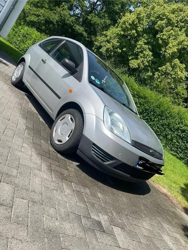 Silber Gebraucht 2004 Ford Fiesta Kleinwagen | 1.599 € (Etwas zu teuer) - Bild 1/4