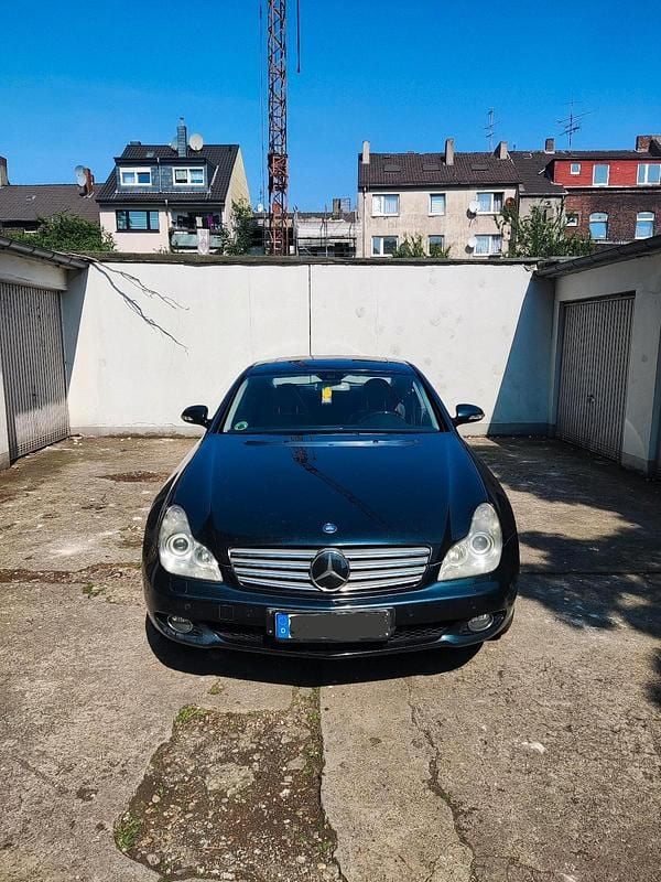 Blau Gebraucht 2005 Mercedes CLS500 Limousine | 6.400 € - Bild 1/4