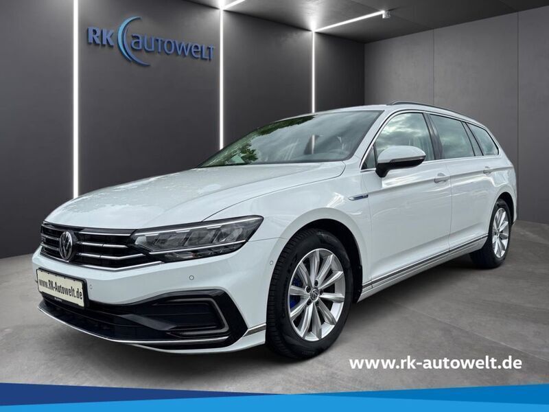 Weiss Gebraucht 2020 VW Passat GTE Kombi | 23.290 € (Fairer Preis) - Bild 1/4