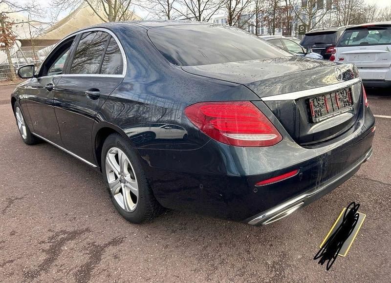 Gebraucht Mercedes E200 Avantgarde 184 PS (135 kW) 2016 Blau Limousine