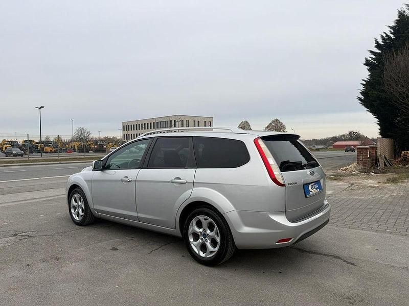 Gebraucht Ford Focus Viva 101 PS (74 kW) 2011 Silber Limousine