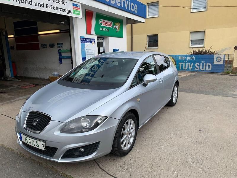 Silber Gebraucht 2010 Seat Leon Limousine | 5.999 € (Teuer) - Bild 1/4