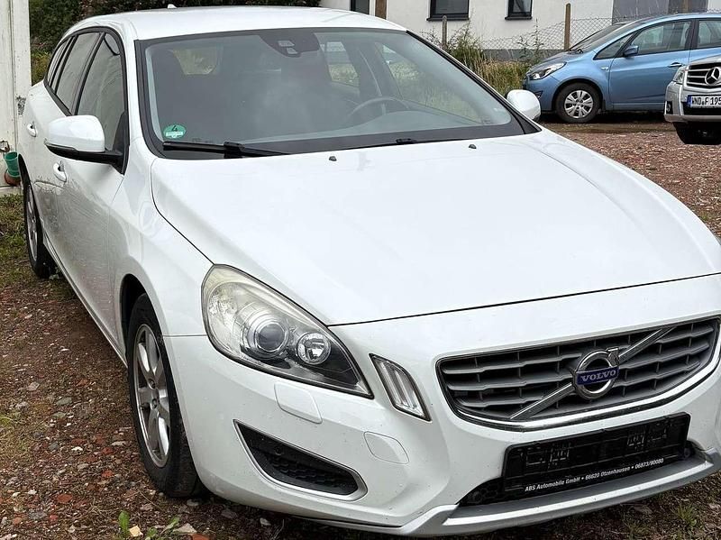 Weiß Gebraucht 2013 Volvo V60 Pro Kombi | 5.999 € (Superpreis) - Bild 1/4