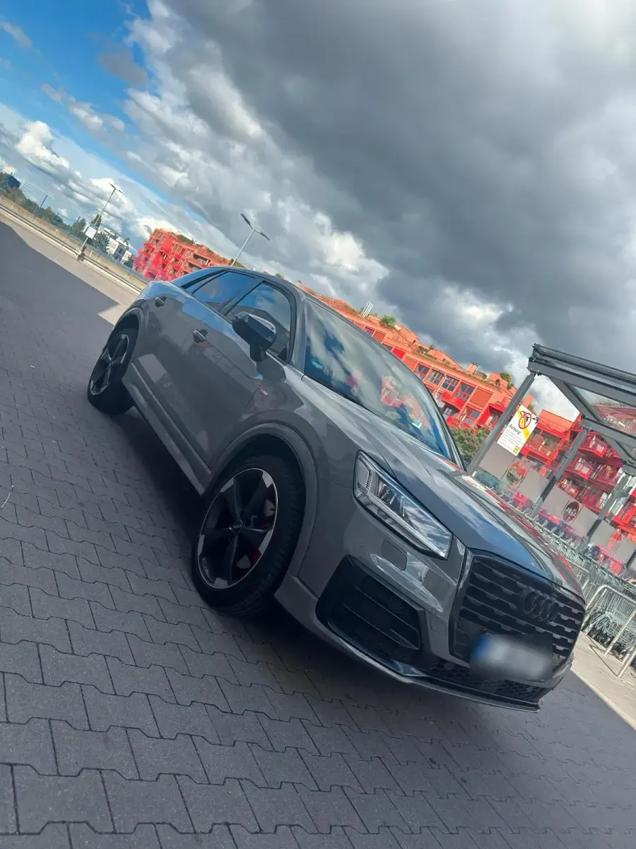 Gebraucht Audi Q2 Design 150 PS (110 kW) 2020 Grau SUV
