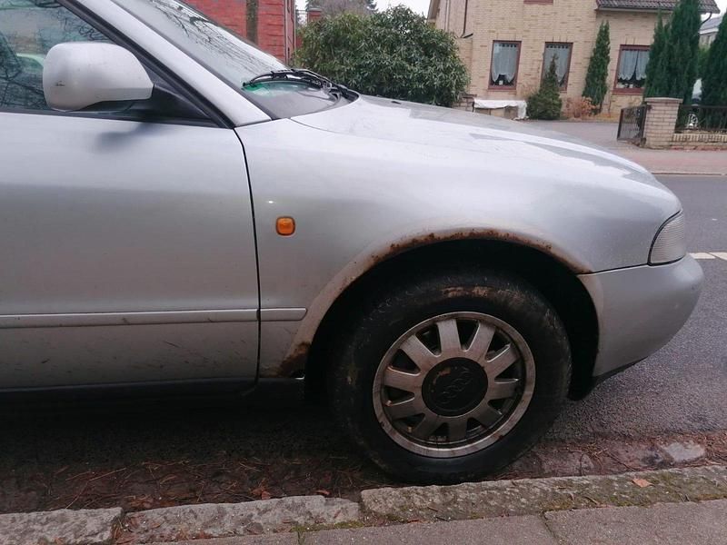 Gebraucht Audi A4 100 PS (73 kW) 1998 Silber Limousine
