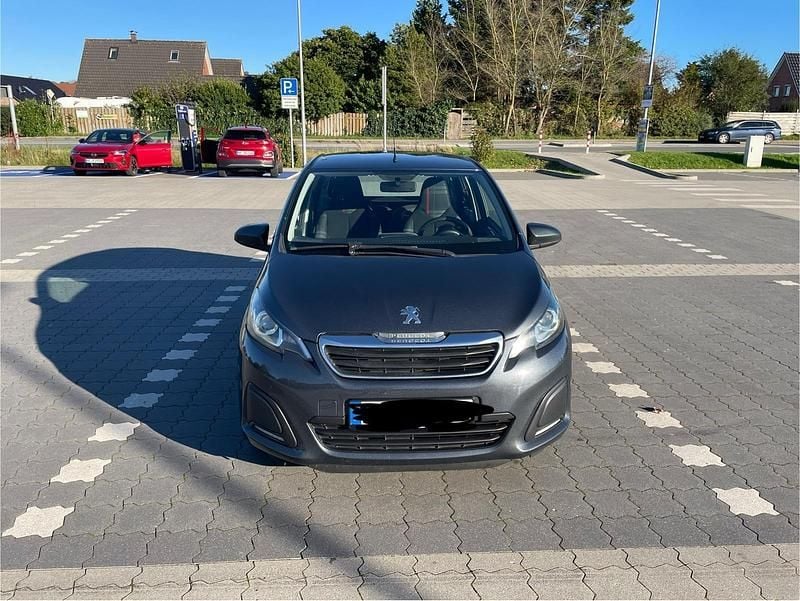 Grau Gebraucht 2015 Peugeot 108 Kleinwagen | 3.900 € (Teuer) - Bild 1/4