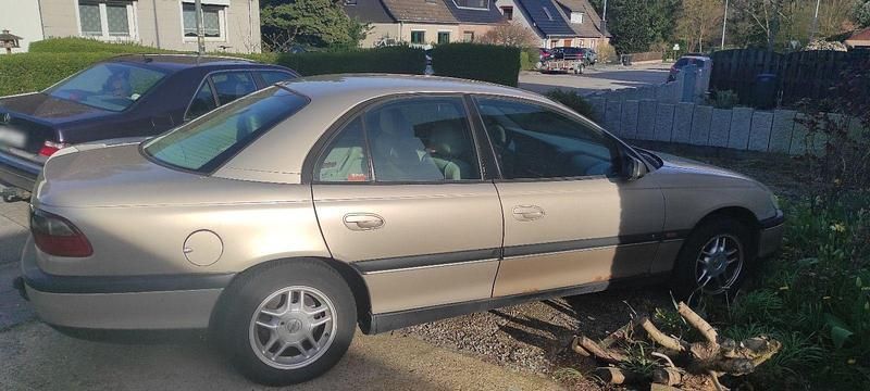 Gebraucht Opel Omega 170 PS (125 kW) 1997 Gold Limousine