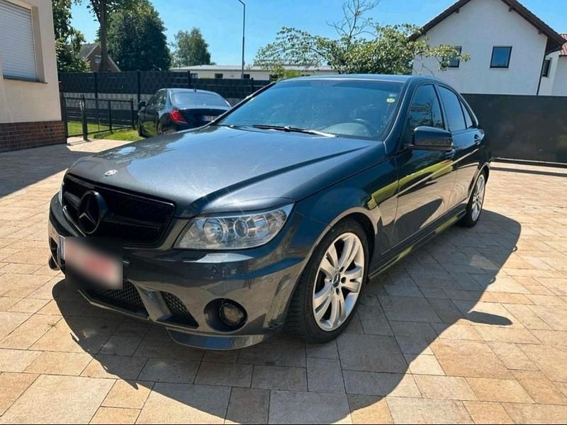 Grau Gebraucht 2010 Mercedes C200 Avantgarde Limousine | 4.500 € (Superpreis) - Bild 1/4