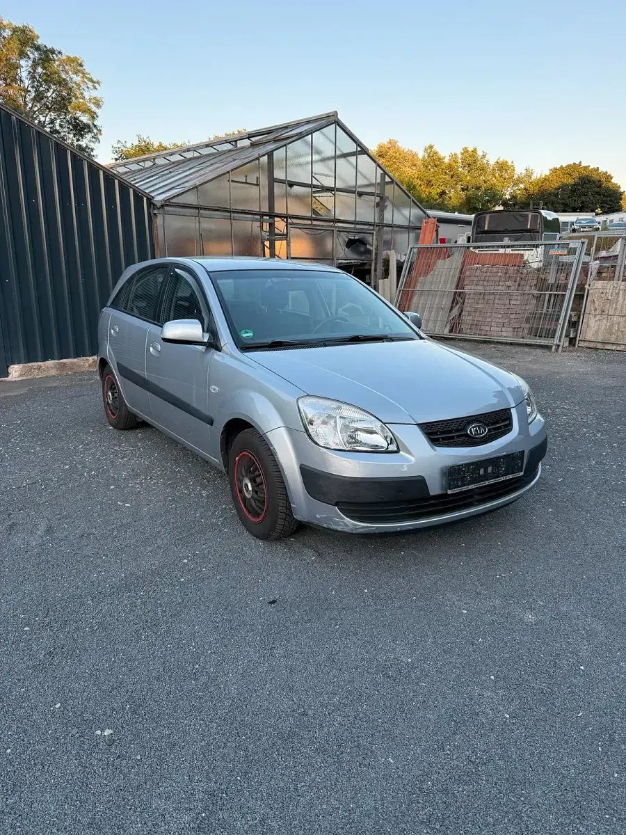Gebraucht Kia Rio 96 PS (70 kW) 2007 Silber Kleinwagen