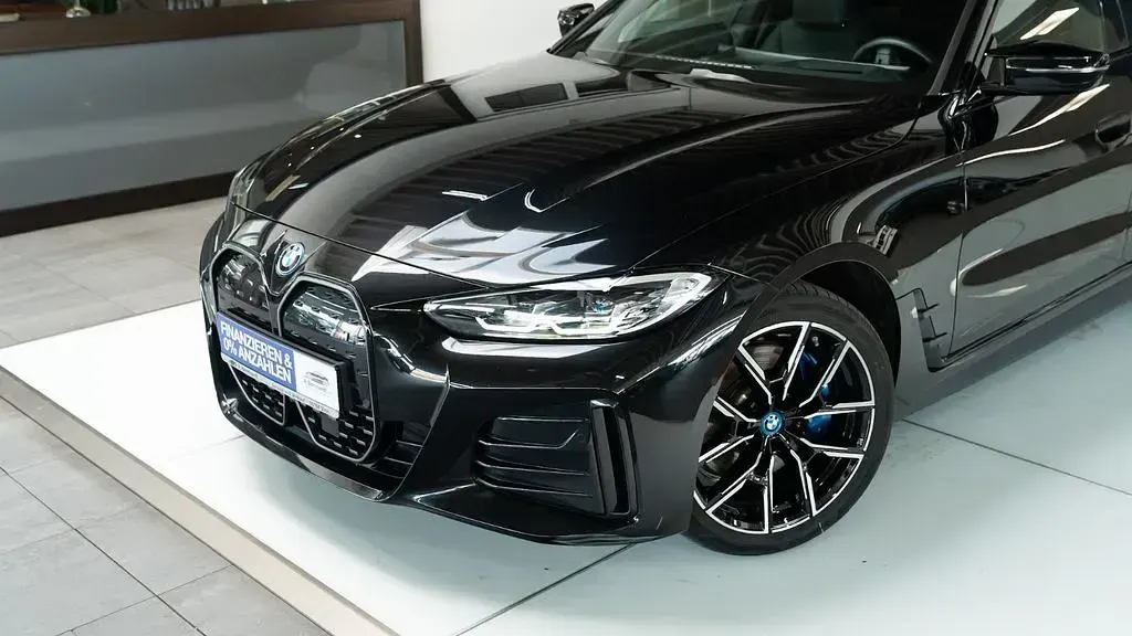 Używany BMW i4 Performance 400 kW (544 KM) 2023 Czarny Sedan/Limuzyna