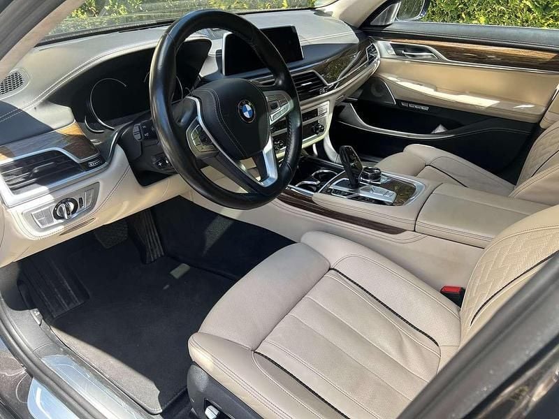 Braun Gebraucht 2017 BMW 750 Executive Limousine | 30.000 € (Guter Preis) - Bild 1/4