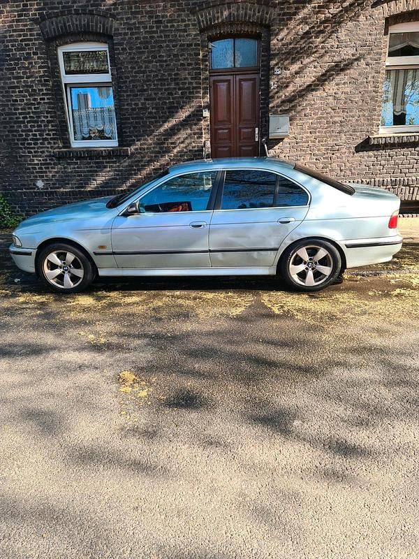 Grün Gebraucht 1999 BMW 523 Limousine | 1.750 € (Superpreis) - Bild 1/4