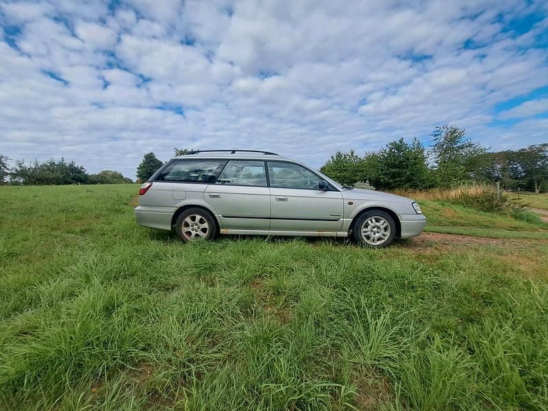 Grau Gebraucht 1999 Subaru Legacy Kombi | 1.200 € (Etwas zu teuer) - Bild 1/4