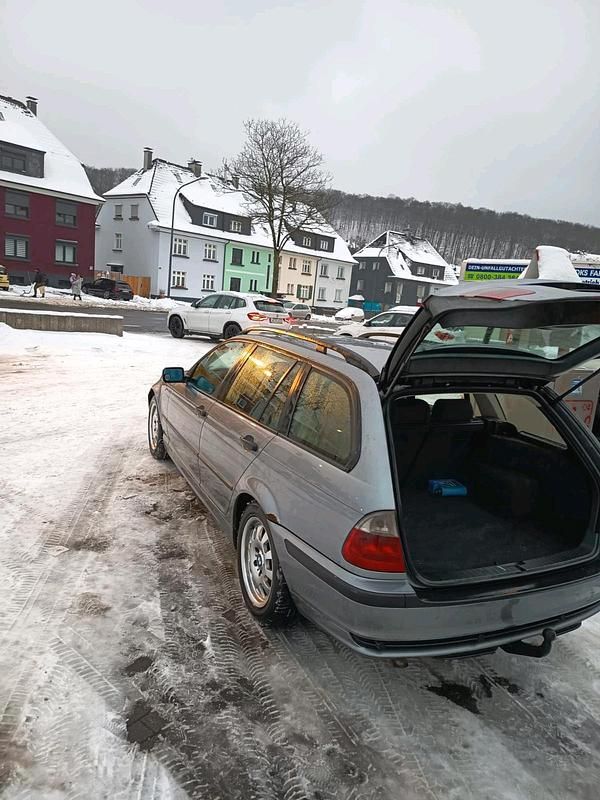 Gebraucht BMW 320 150 PS (110 kW) 2004 Grau Kombi