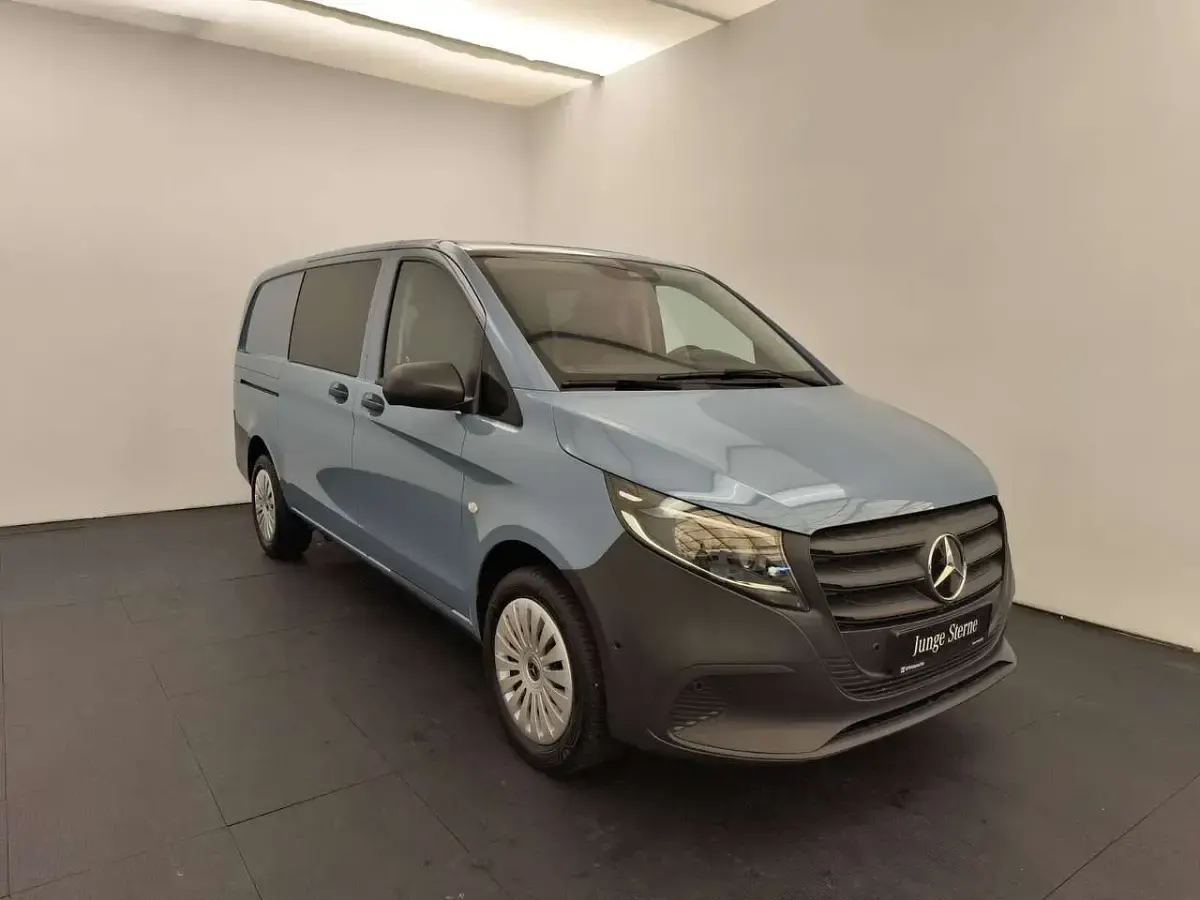 Gebraucht Mercedes Vito 163 PS (119 kW) 2025 Vintageblau Van