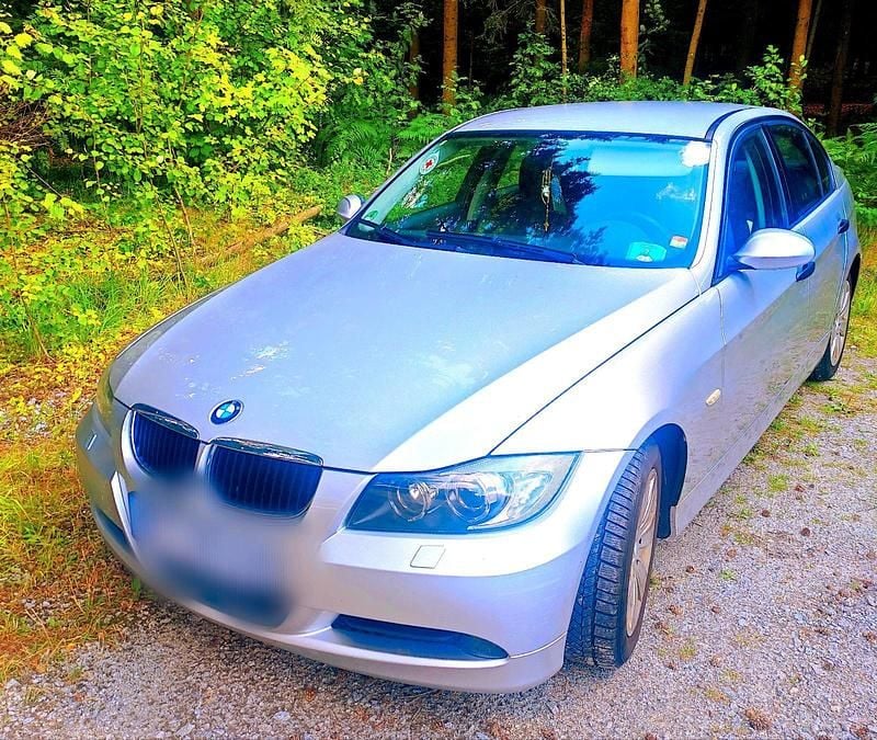 Grau Gebraucht 2006 BMW 320 Limousine | 1.650 € (Superpreis) - Bild 1/4