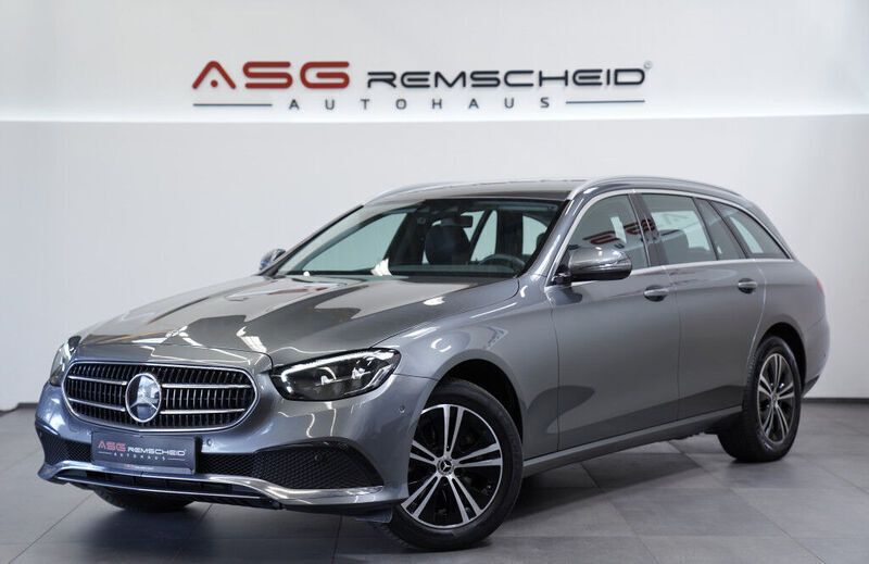 Grau Gebraucht 2021 Mercedes E220 Avantgarde Limousine | 29.900 € (Superpreis) - Bild 1/3