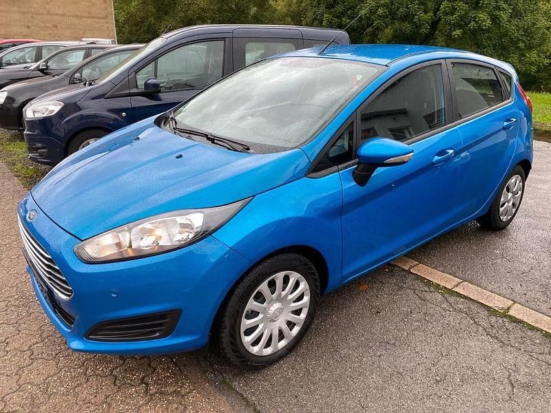 Gebraucht Ford Fiesta 101 PS (74 kW) 2015 Blau Kleinwagen