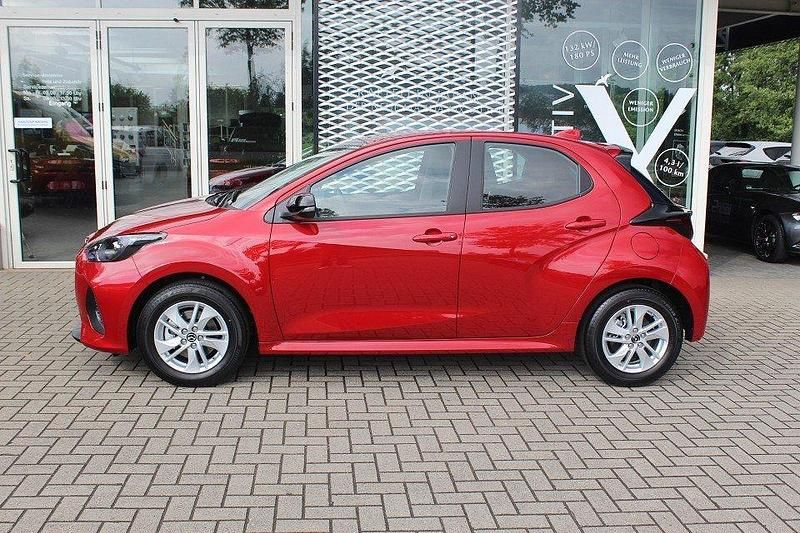 Neu Mazda 2 Center-Line 116 PS (85 kW) 2025 Rot Kleinwagen