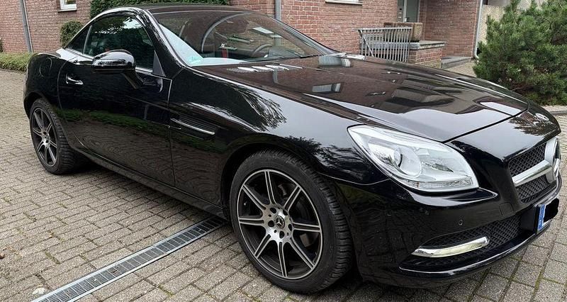 Schwarz Gebraucht 2012 Mercedes SLK200 Sport Cabrio | 12.999 € (Superpreis) - Bild 1/4