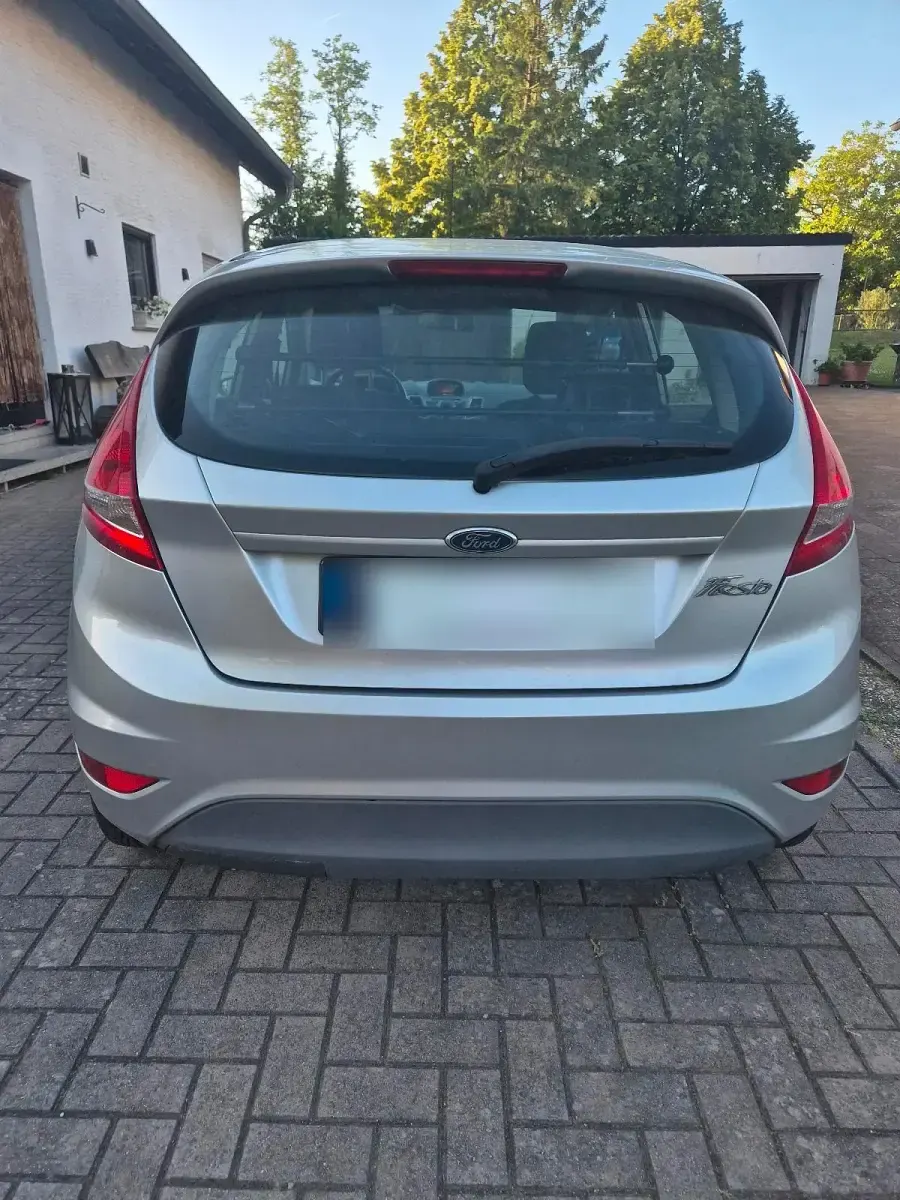 Gebraucht Ford Fiesta 82 PS (60 kW) 2011 Silber Kleinwagen