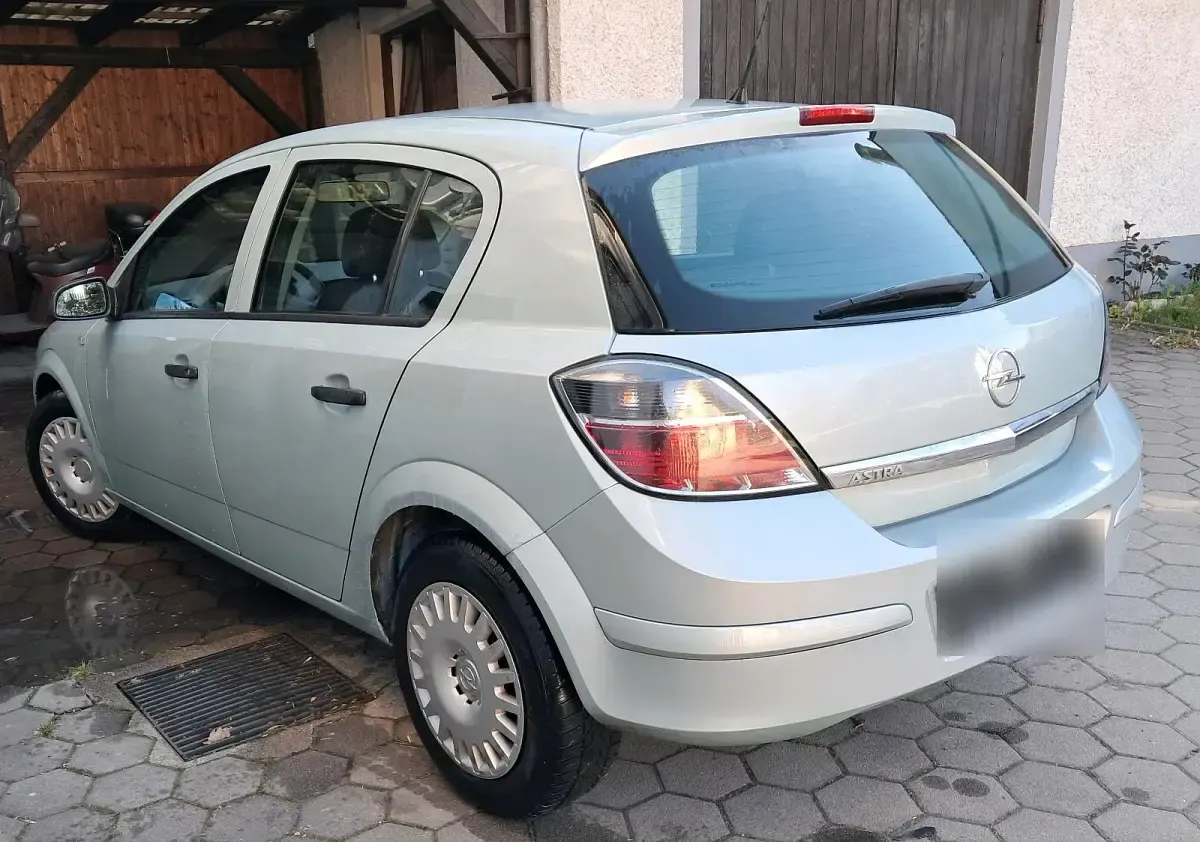 Gebraucht Opel Astra 90 PS (66 kW) 2009 Silber Kleinwagen