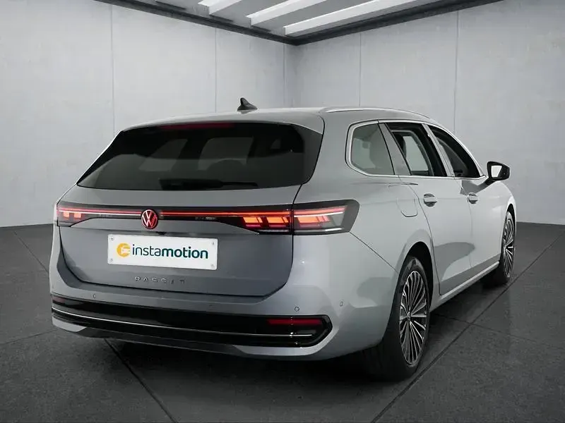 Gebraucht VW Passat 150 PS (110 kW) 2025 Silber Kombi