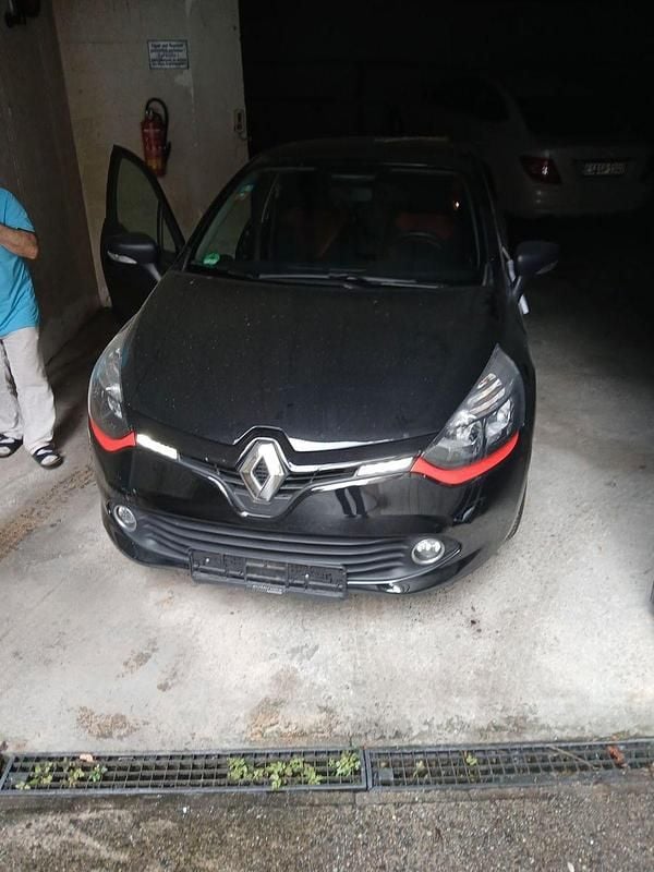 Schwarz Gebraucht 2016 Renault Clio IV Life Kleinwagen | 7.900 € (Fairer Preis) - Bild 1/4