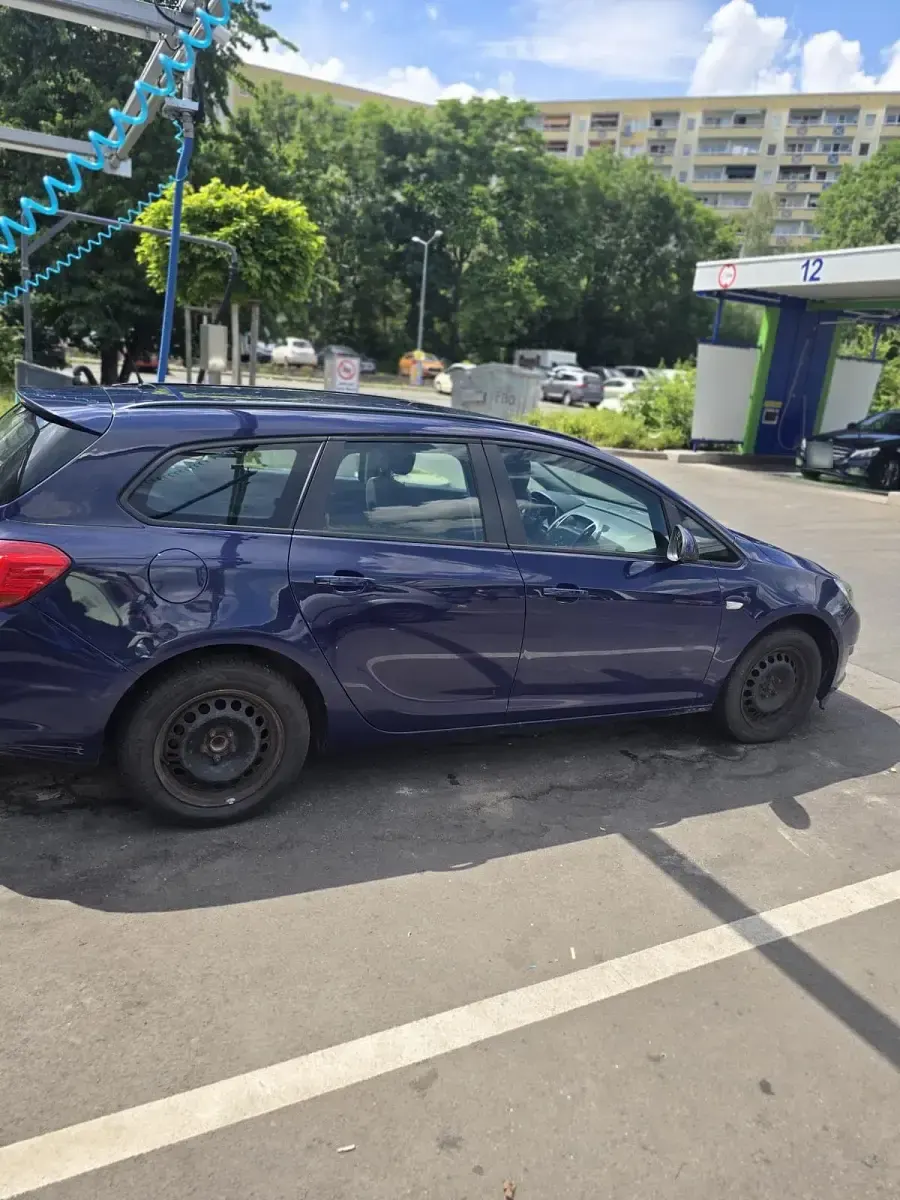 Gebraucht Opel Astra 100 PS (73 kW) 2013 Blau Kombi