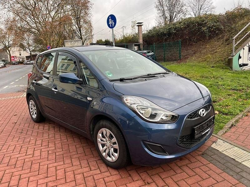 Blau Gebraucht 2017 Hyundai ix20 Classic Kleinwagen | 7.990 € (Superpreis) - Bild 1/4