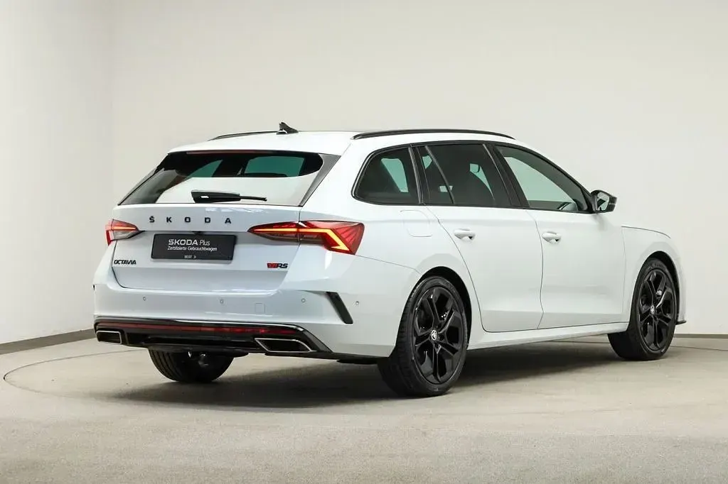 Gebraucht Skoda Octavia RS 200 PS (147 kW) 2023 Moonweiß perleffekt/moonweiss metallic (metallic) Kombi