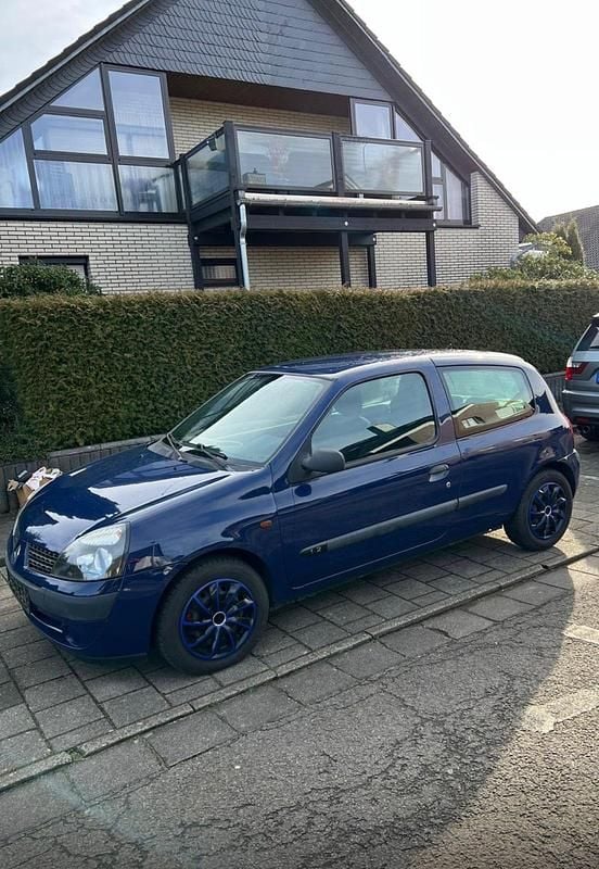 Blau Gebraucht 2002 Renault Clio II Kleinwagen | 1.490 € (Teuer) - Bild 1/4