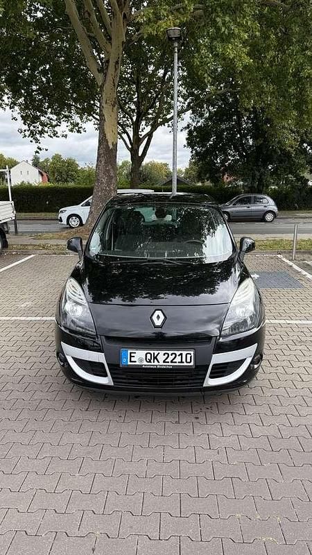 Gebraucht 2011 Renault Scénic III Bose Edition Van / Kleinbus | 3.300 € (Guter Preis) - Bild 1/4