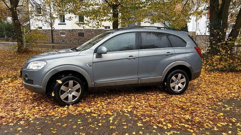 Grau Gebraucht 2011 Chevrolet Captiva SUV | 4.000 € (Guter Preis) - Bild 1/4
