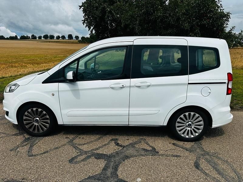 Weiß Gebraucht 2014 Ford Tourneo Courier Van / Kleinbus | 6.490 € (Guter Preis) - Bild 1/4