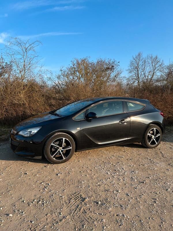 Schwarz Gebraucht 2012 Opel Astra GTC Active Limousine | 5.500 € (Fairer Preis) - Bild 1/4