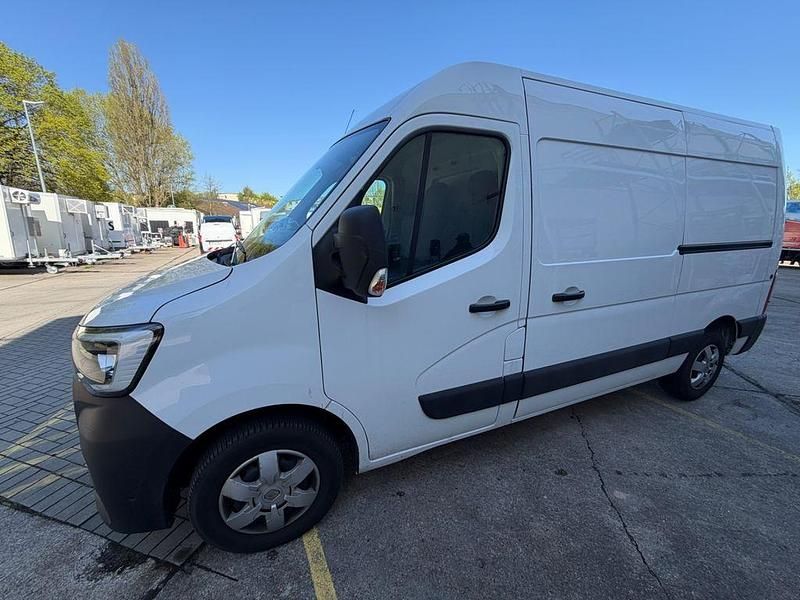 Second-hand Renault Master 179 CP (131 kW) 2023 Alb Monovolum