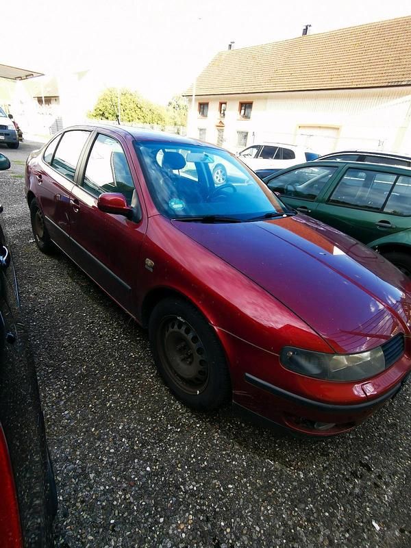 Rot Gebraucht 1999 Seat Toledo Limousine | 250 € (Superpreis) - Bild 1/4