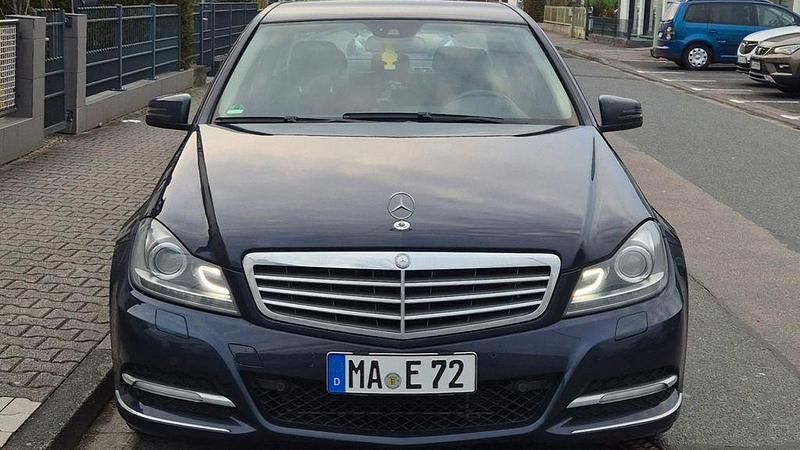 Gebraucht Mercedes C350 Elegance 306 PS (225 kW) 2011 Blau Limousine
