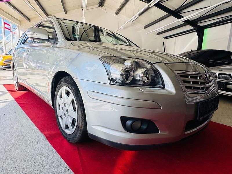 Gebraucht Toyota Avensis Executive 163 PS (119 kW) 2008 Silber Kombi