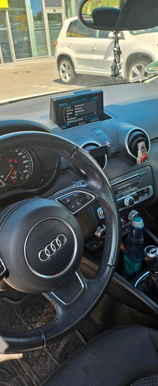 Weiß Gebraucht 2015 Audi A1 Ambition Kleinwagen | 13.000 € (Fairer Preis) - Bild 1/4