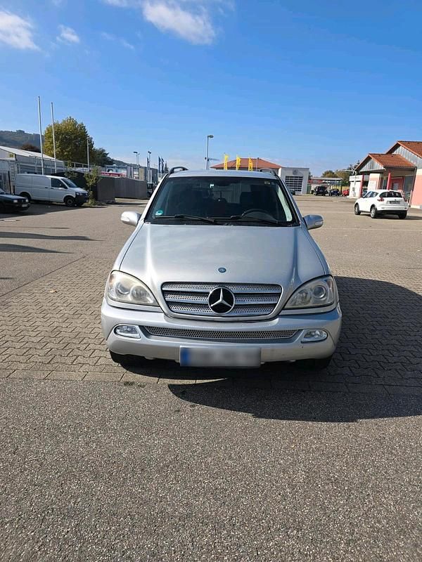 Gebraucht Mercedes ML270 163 PS (119 kW) 2003 Grau SUV